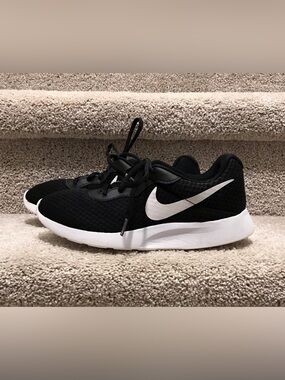 Nike Black and White Low-Top - TAKING OFFERS